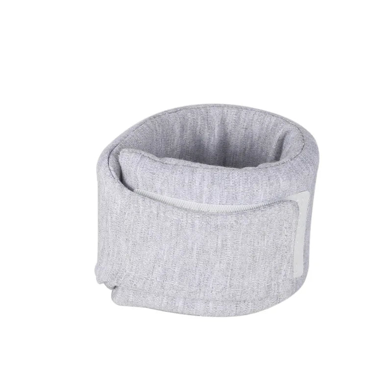 Collier médical de maintien du cou pour chien en coloris gris, présenté seul sur fond clair