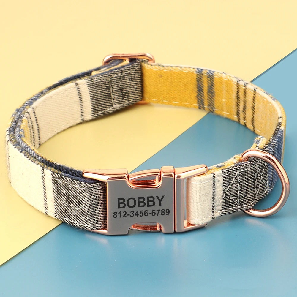 Image produit d’un collier à motif à carreaux jaune gris pour chien, présenté seul.