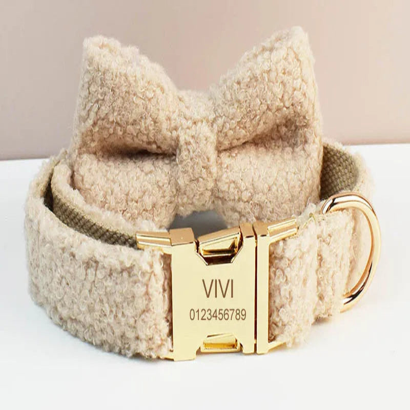 Collier beige avec nœud papillon détachable et boucle dorée personnalisée Vivi.