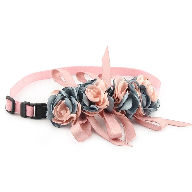 collier de cérémonie pour chien rose et gris bleuté élégant 