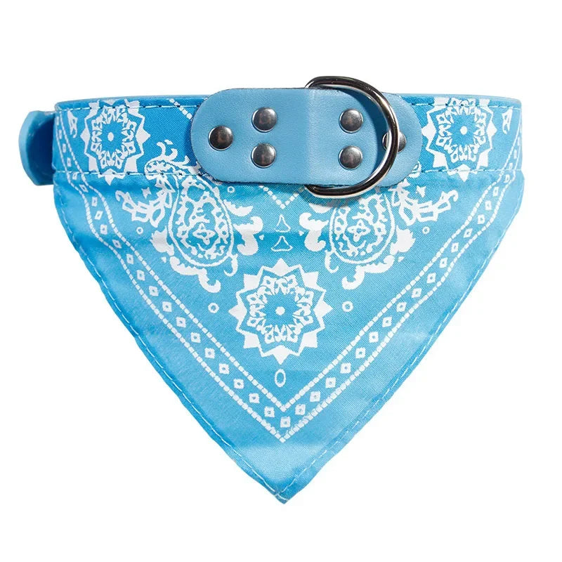 Le style unique du bandana bleu ciel apporte une vraie touche de couleur à votre chien. Idéal pour sublimer les sorties ensoleillées sans passer inaperçu.