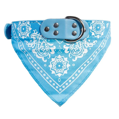 Le style unique du bandana bleu ciel apporte une vraie touche de couleur à votre chien. Idéal pour sublimer les sorties ensoleillées sans passer inaperçu.