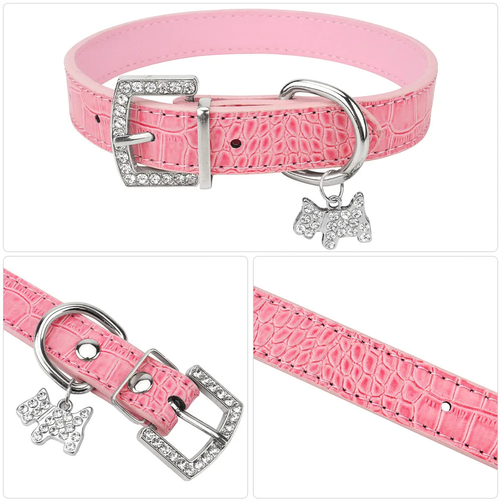 Vue détaillée du collier chien rose avec boucle strass et finition effet cuir.