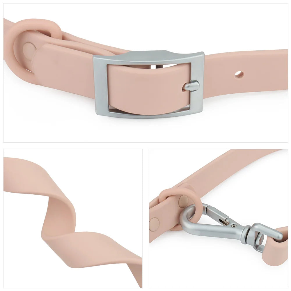 Gros plan sur les détails de boucle, matière et mousqueton d’un collier laisse pour chien en PVC rose pâle.
