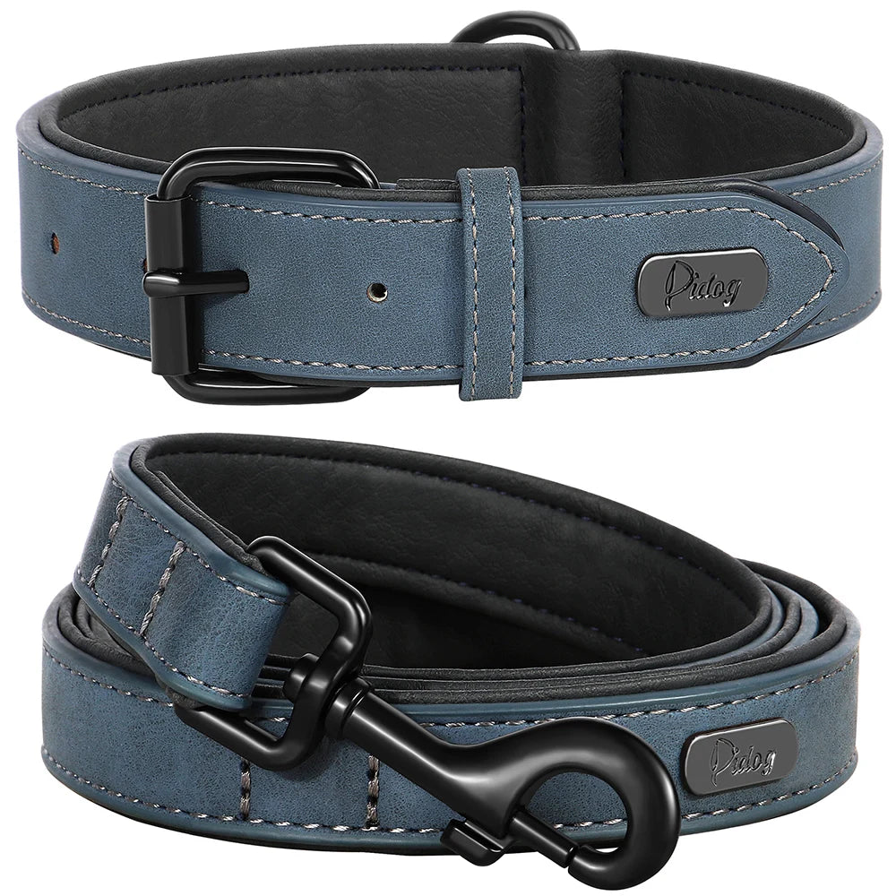 Vue produit de l'ensemble collier et laisse bleu pour chien avec boucle métal noir présenté sur un fond blanc.