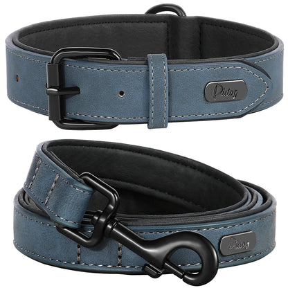 Vue produit de l'ensemble collier et laisse bleu pour chien avec boucle métal noir présenté sur un fond blanc.