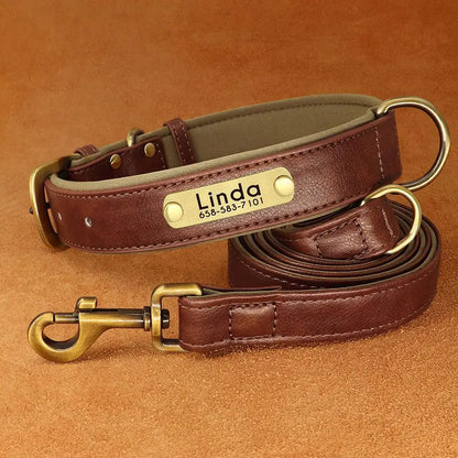 Ensemble collier et laisse pour chien en cuir PU uni marron réglable présenté sur un fond brun.