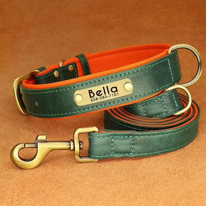 Ensemble collier et laisse pour chien en cuir PU uni vert réglable présenté sur un fond brun.