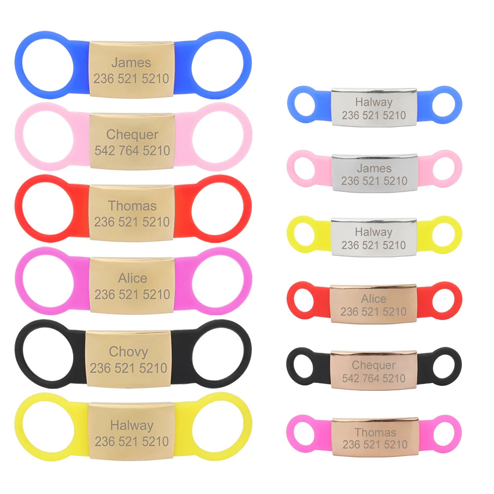 Présentation de plusieurs étiquettes personnalisées pour collier de chien en différents coloris.