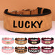 Grand collier personnalisé pour chien avec le nom Lucky et plusieurs variantes de couleurs en bas de l’image.