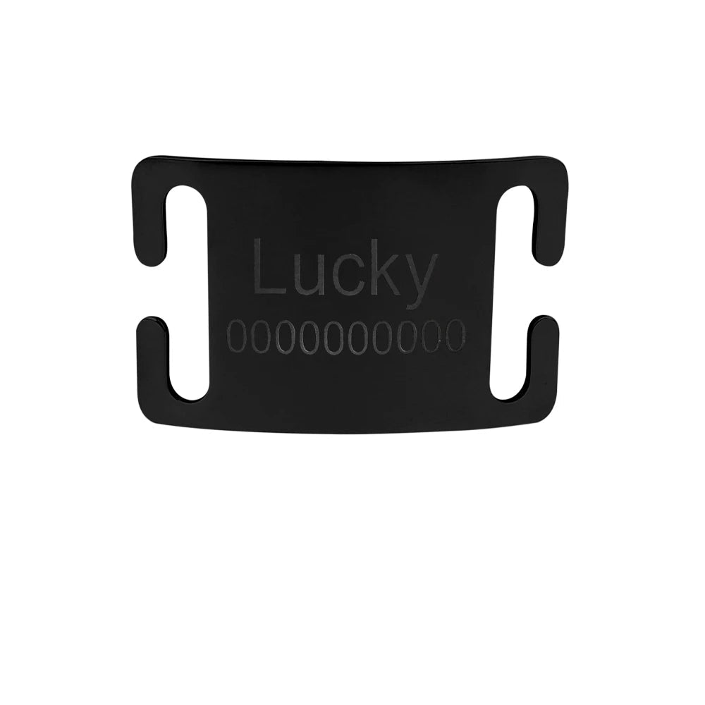 Plaque personnalisée anti-perte pour chien en coloris noir avec fixation ouverte.