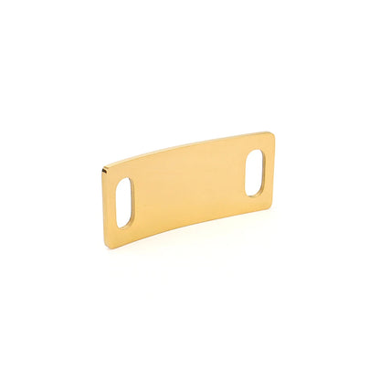 Vue arrière de la plaque d’identification incurvée dorée personnalisée pour collier de chien avec fixation fermée.