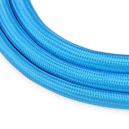Gros plan sur la texture tressée bleue du collier en nylon imitation corde pour chien.