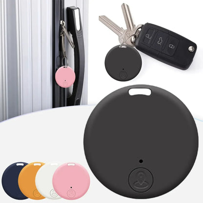 Traceur Bluetooth anti-perte noir en grand plan au centre, avec deux vignettes montrant le traceur rose accroché à une fermeture éclair de valise et le traceur noir fixé à un trousseau de clés, et quatre vignettes de coloris disponibles en bas dont bleu marine, jaune, blanc et rose.